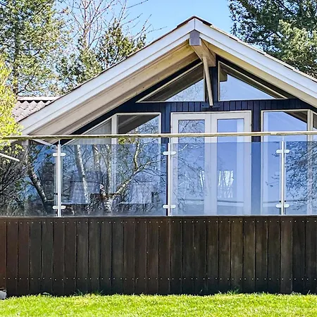 4 Bedroom Gorgeous In Casa de Férias Tranekær